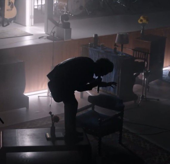 The 1975 tweet media