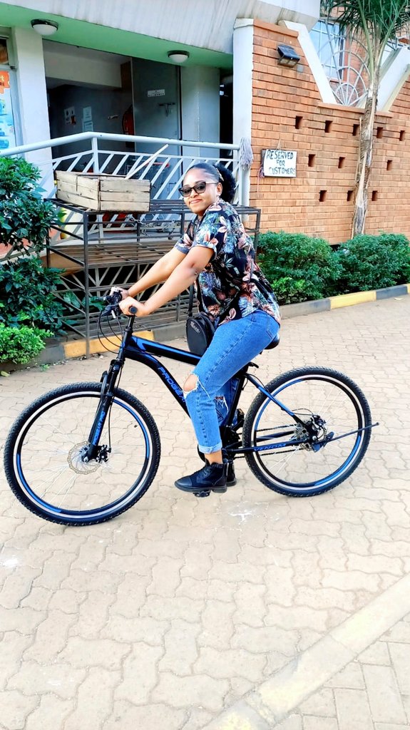 _hwangari's tweet photo. Riding is my hobby😅😍🚴‍♀️ https://t.co/my1ze2KbzV