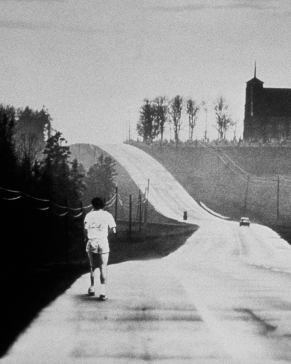 TerryFoxCanada's tweet photo. Terry faced many challenges on his run. Through heat, snow, and difficult terrain, he gave it his all.

“No matter what pain I suffer, it's nothing compared to the pain of those who have cancer.”

#GiveYourAll because cancer touches us all. Donate today: https://t.co/2ckiA8r2Aj https://t.co/eRZWaZ2Mby