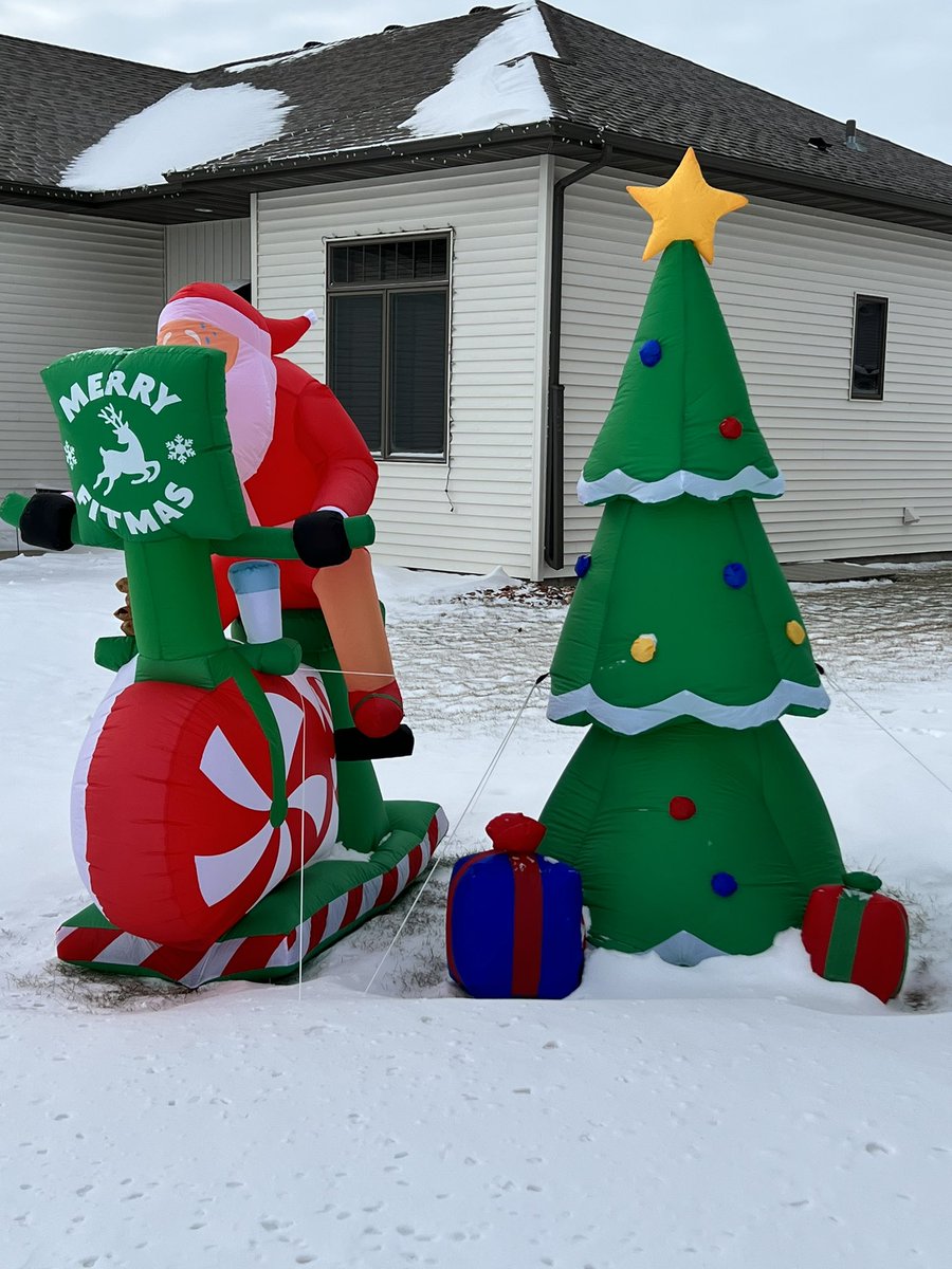 drkatekessler's tweet photo. Love our Christmas decorations this year! Great find @gtepper 🎄😍@PelotonMed @onepeloton #pelotonmedtwitter https://t.co/LZA1pWBOae
