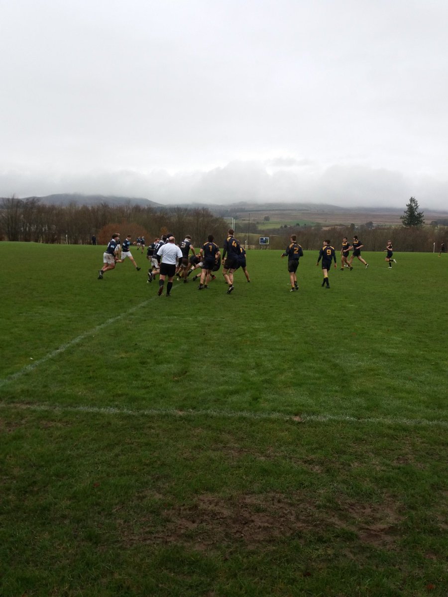 CollPatchells's tweet image. Atmospheric watching the 1st XV with the mist glowering over the mountains. @GlenalmondSport @robertgordons #distinctlyglenalmond