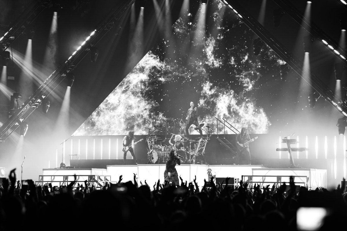 evanescence's tweet photo. Luxembourg 12.1.2022 Part 3

Photo 1: Marie Paule Fayle
Photos 2-4: Elena A Photography https://t.co/YV3lLLkXHC