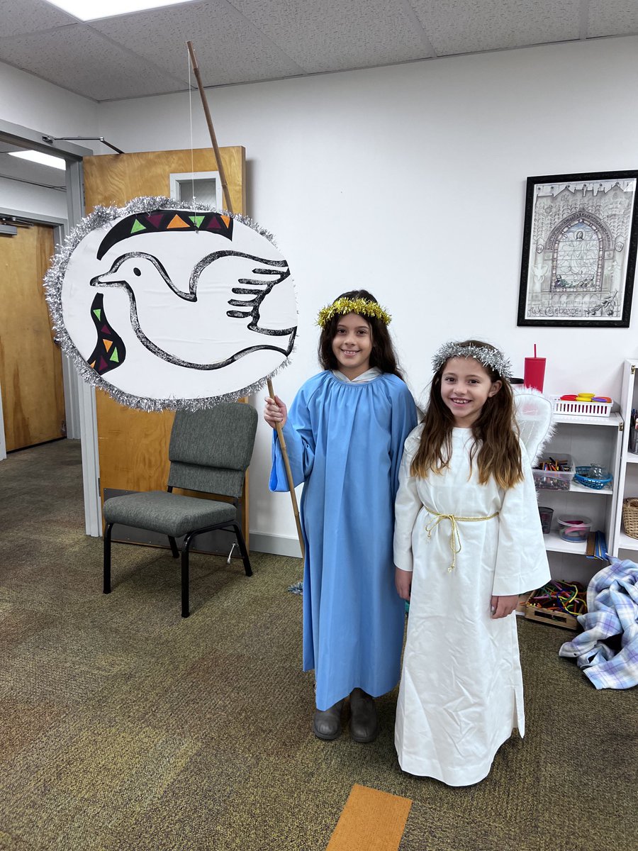 Matildas222's tweet photo. Our little loves rehearsing for our church Christmas Pageant ❤️ #FPC #ChristmasPageant ⁦@megalcalastyles⁩ ⁦@GranddaddyUgh⁩ https://t.co/B1MNJkFF3K