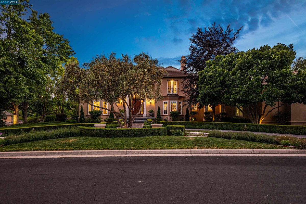 ScottMHumphries's tweet photo. The long house hunt is finally over. Contact me now for a showing! #homesforsale  https://t.co/OnEU3YV04g https://t.co/qkI39RVxPx