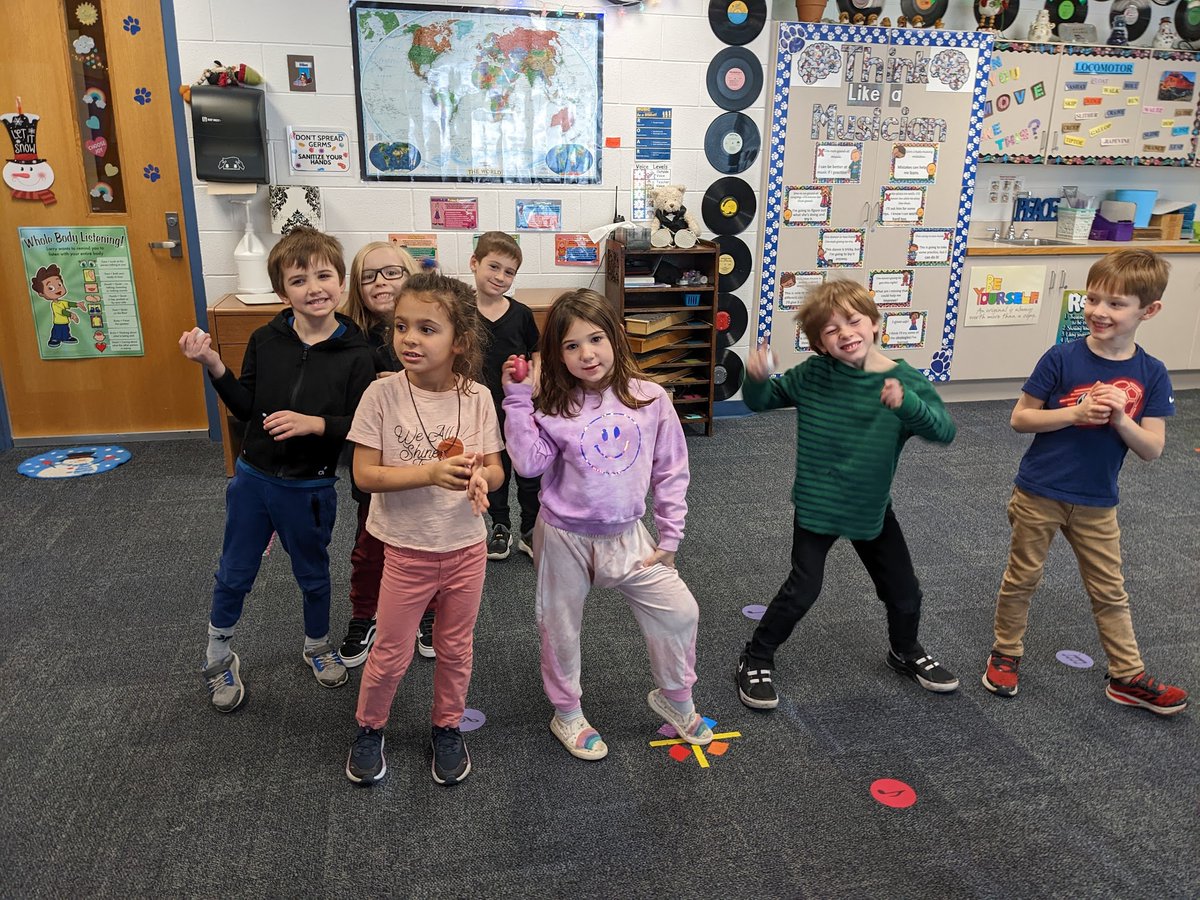 ecrutchfield112's tweet photo. Kindergarteners played instruments & showed the melodic direction using ribbons with "Aquarium" this week @WayneThomasscho @3HWayneThomas @Chloe64038140 @miss_dickman112 #wt112 #112leads #wtleads #d112teachers https://t.co/ax6HxsVkY8