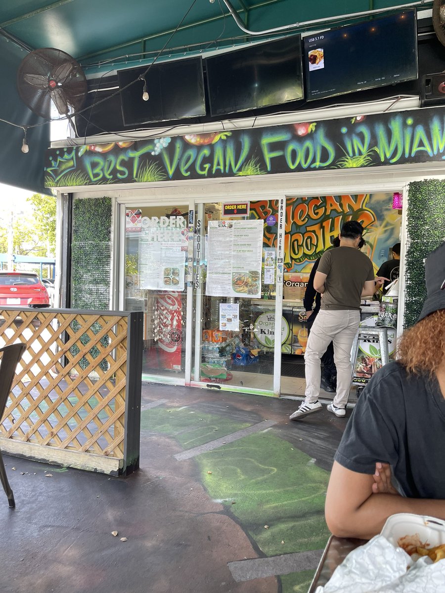 wandresimmons's tweet photo. My daughter has us on vegan for now. We visited this spot in MIA, @organicfoodking ! Just wow! Food was 🔥🔥! Looking for a healthy vegan spot? This is it! #organicfoodkings https://t.co/PlMXWPJT8n