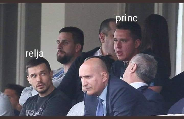 andrejic_bojan's tweet photo. Novi direktor PIO fonda je Relja Ognjenovoć,star 32god. sa zvanjem foziotarapeita.
Raspolagaće budžetom od šest milijardi €. Brinuće o 1,6 do 1,7 milona penzionera.
Po statutu Fonda, za direktora treba da bude imenovano lice koje ima visoko obrazovanje i najmanje 6 god.iskustva https://t.co/HyPHhfc9rN