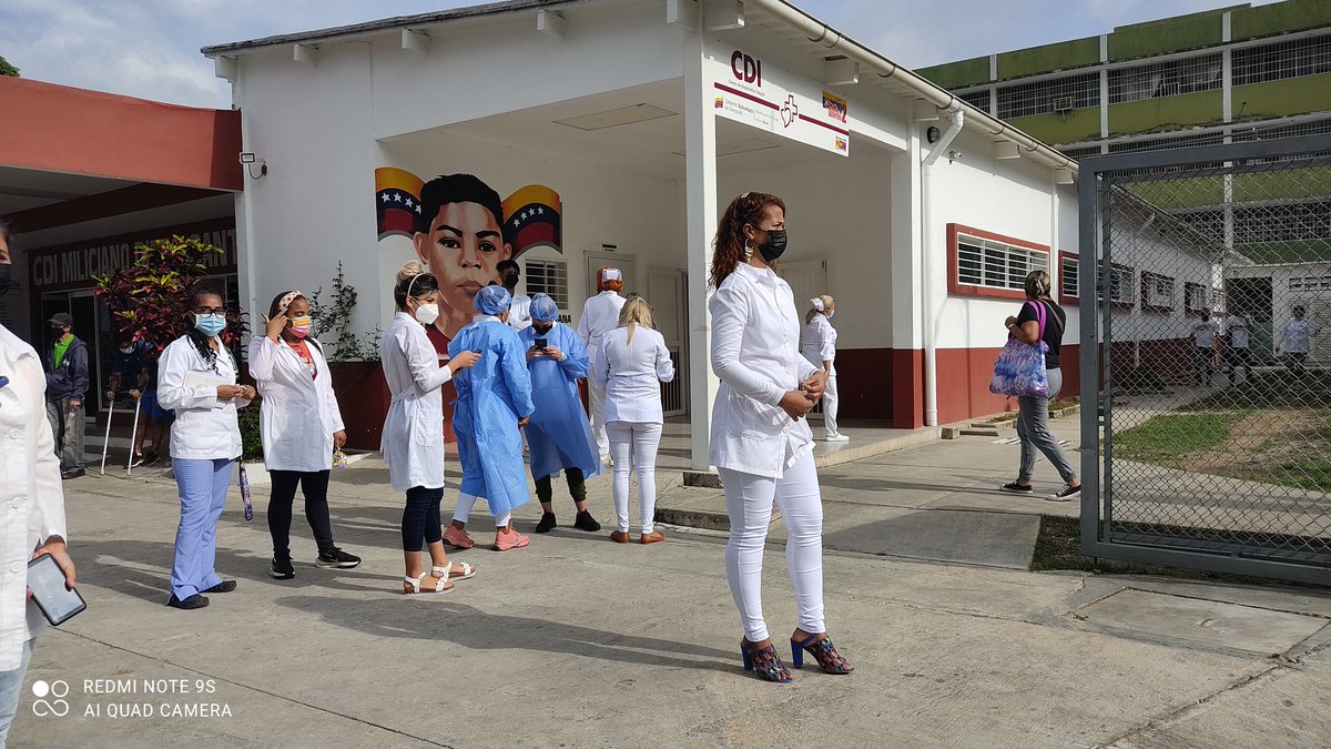 cdi_diego's tweet photo. ¡Adelante, abanderados invencibles de tan noble profesión, demostrando que todo el oro del planeta no puede doblegar la conciencia de un verdadero guardián de la salud, listo para marchar a cualquier país donde se le necesite, y convencido de que un mundo mejor es posible!” FIDEL https://t.co/6o4JLCfyut