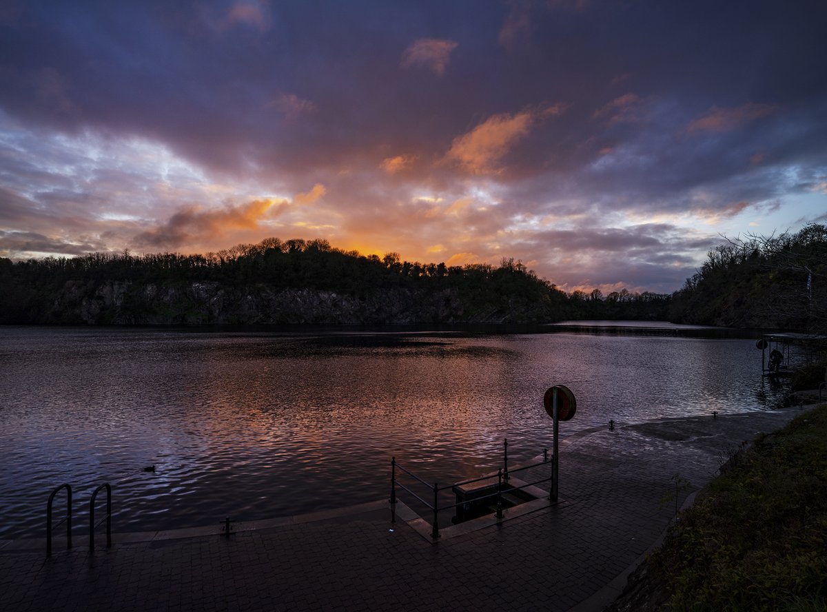 mikespencerpics's tweet photo. Currently obsessed with the sky when it gets underlit by the setting Sun. 
Would've been nice to have a still water surface but there was a slight breeze but the colours were still there
@visitblaby 
@visit_leicester 
#stoneycove
#leicestershire
#blabydistrict https://t.co/A0b6SsrFbY