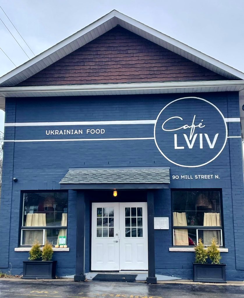 cathmckenna's tweet image. A delicious meal last night at Café Lviv in @PortHopeInfo. Thanks to our warm, kind servers who recently arrived to Canada after long journeys from Ukraine. Support this wonderful restaurant and our Ukrainian friends! #SlavaUkraini 🇨🇦
