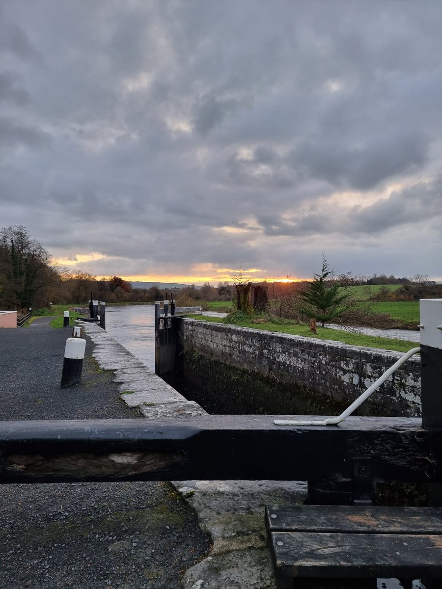 roriain's tweet photo. Great to get back strolling in nature. Goresbridge to Ballytiglea lock on the #BarrowWay along the #RiverBarrow. #LeaveNoTrace #litterpick https://t.co/tRsb1eYSBM