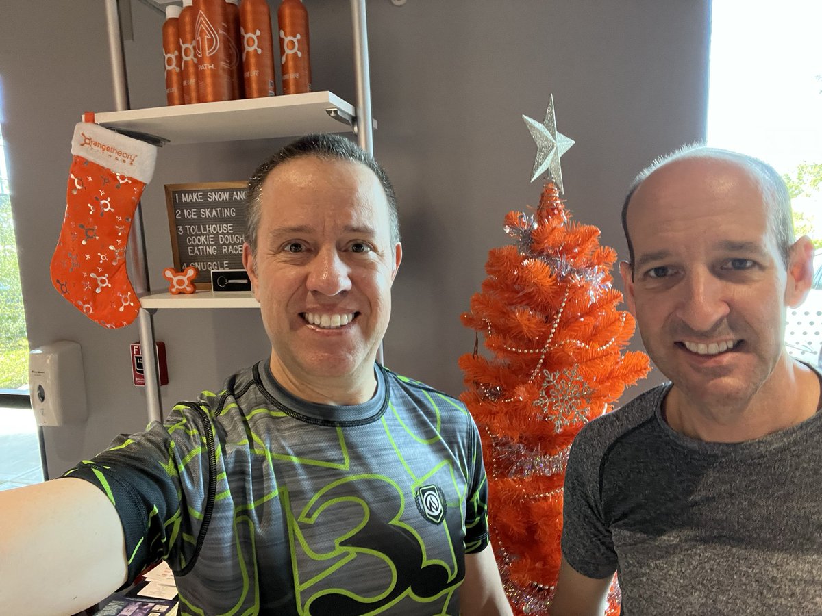 StevieAndLane's tweet photo. 3G format with 3 min #PushPace runs on the tread, with some bonus speed added in each round. 3 min rows w/ #SquatJacks & side-to-side hops. An work to the point of fatigue on floor.🧡🍊
@orangetheory #OrangeTheoryFitness #OTFNonaSouth
#RunRowRepeat #BasePushAllOut #SplatPoints https://t.co/XeAKF4Vtp9