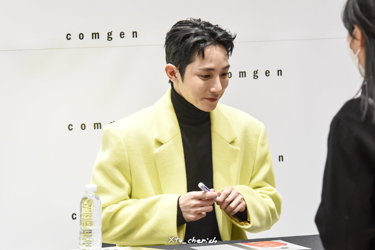 xto_cherish's tweet photo. 20221203 컴젠 팬사인회 고화질📸

또 좋았던 점..
부끄러워 하는 게 눈에 다 보이는데 
진짜 빠짐없이. 팬들이 원하는 거 전부 다 해주는..❤️‍🔥
가까이서 시시각각으로 달라지는 표정이 옴총 귀여워따🐰

#이수혁 #leesoohyuk #イスヒョク https://t.co/WANH7BAPi2