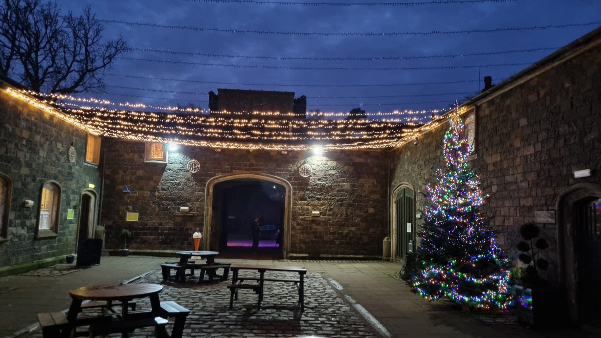 Autumn is my favourite season....but winter aint half bad. Great start and great finish!