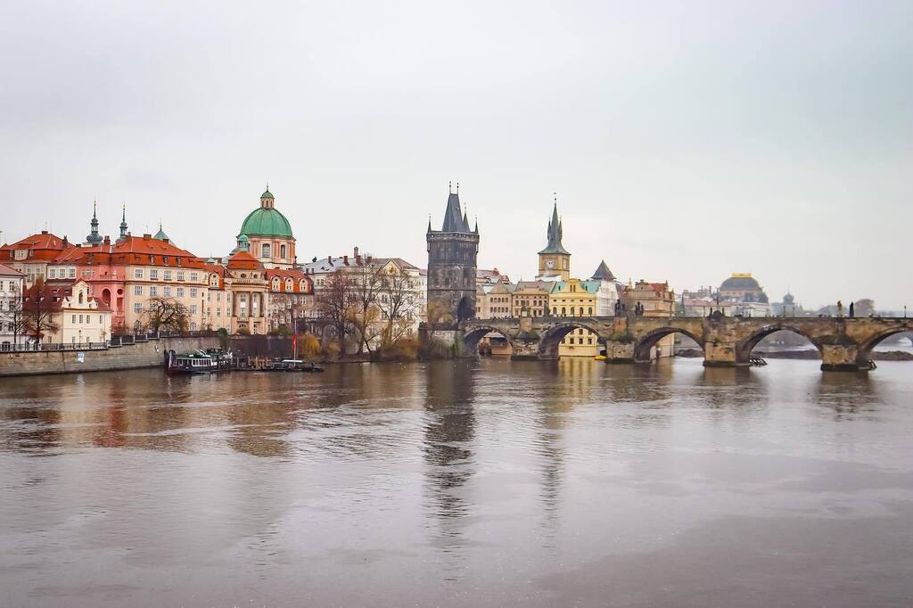 coco_kendall's tweet photo. Epic views of Prague. 😍 From looking at the beautiful Charles Bridge to strolling across it and admiring the buildings across the River. It’s seriously a beautiful city and I miss exploring it but it’s also so great to be back home. 
.
.
.
.
#CzechRe… https://t.co/SJDMFZStuW https://t.co/LF6WcwKWDh
