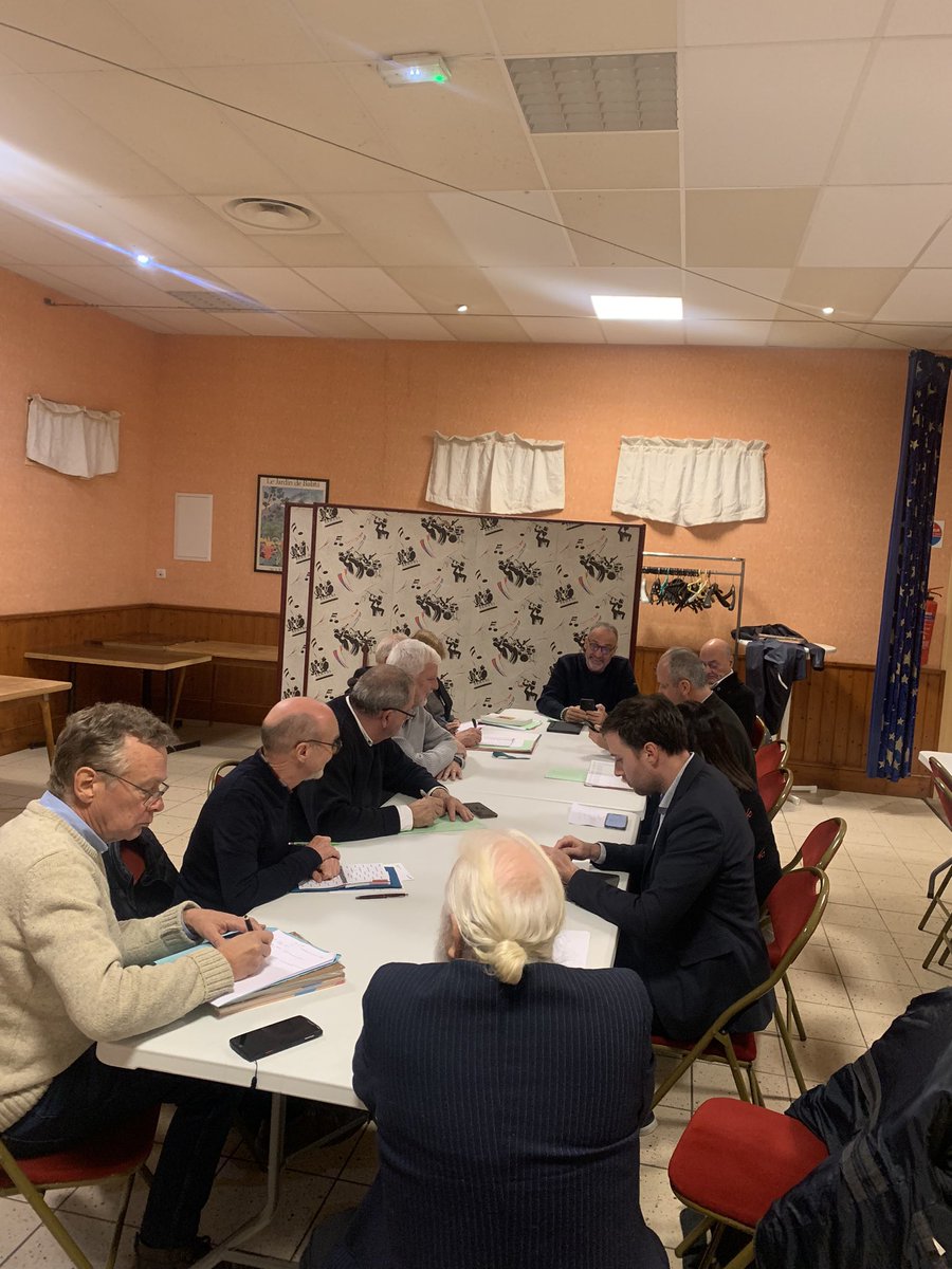 EgronMael's tweet photo. Un nouveau CN à été élu, il comptera 19 membres (tout le monde n’est pas présent sur la photo):
@Mathieu_Guihard Président 
@Myriam_Rolland_ vice-présidente 
@joannicmartin vice-président 
@Girard98781505 secrétaire national 
Dider lefevr  Trésorier 
Ronan Gicquel Porte Parole https://t.co/XO8Q41oLOa