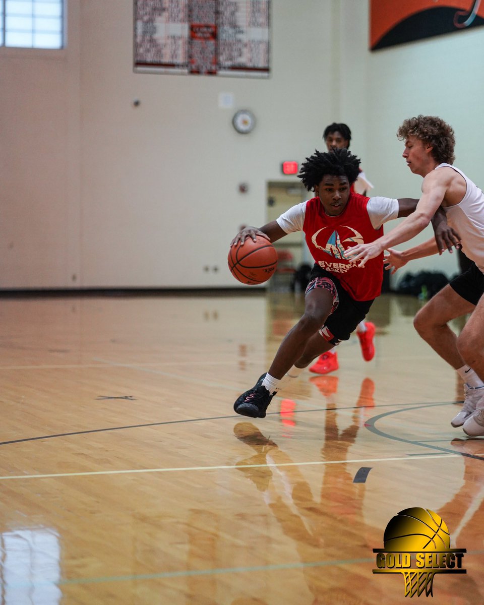 GoldSelectBB's tweet photo. Lansing Everett 🏀 

#BattleInTheM https://t.co/14YUr3ilyv