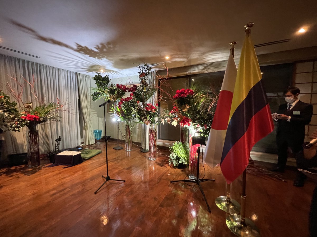 #OrigenColombiano | Exhibiciones y talleres de flores, en Aoyama Flower Market y su Tea House, fueron algunas de las actividades que se realizaron en el marco de la actividad "Reconnect Flowers of <a href="/Colombia/">Colombia</a> 🇨🇴", en Japón 🇯🇵 <a href="/asocolflores/">ASOCOLFLORES</a> <a href="/JulianaVillegas/">Juliana Villegas</a> <a href="/andrescrtg/">Andres Castellanos R.</a> <a href="/juancagomeza/">Juan Camilo Gómez</a>
