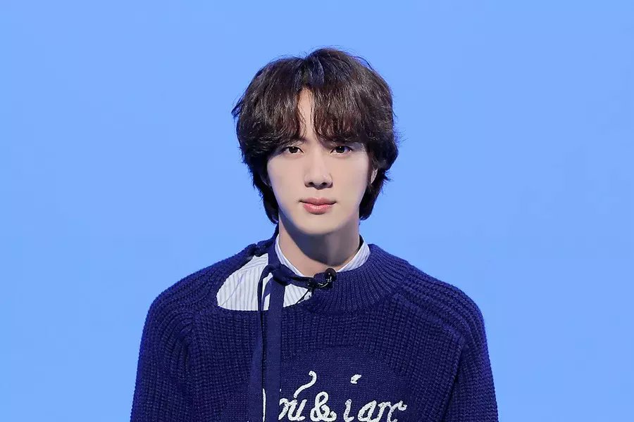 Oye897's tweet photo. Hoy el cantante, compositor, modelo y bailarín surcoreano, Kim Seok-jin, mejor conocido como JIN, miembro de la agrupación @bts_bighit 🫰🏻 Está cumpliendo 30 años 🥰 #HappyBirthdayJin 🎂
#HappyJINday https://t.co/wHbH3NSKgZ