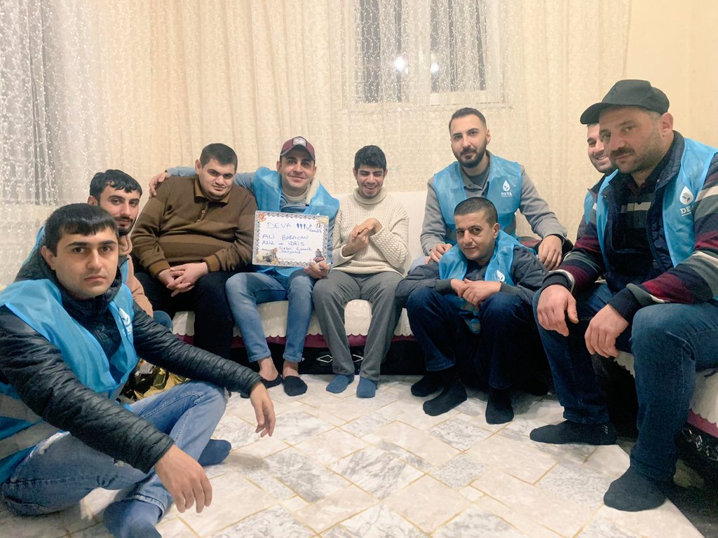 maznun_tufan's tweet photo. Bu Gün @DevaSurGenclik  İdris ve Aziz Kardeşlerimizin Misafiri Olduk Güzel ve Keyifli Vakit Geçirdik 💧

Unutmayın, her sağlıklı insan bir engelli adayıdır ve en büyük engel sevgisizliktir 

📍Diyarbakır Sur 
#Farkındayız
@alibabacan @sadrettintosnlu

#3AralikDünyaEngellilerGünü https://t.co/JNjY9f8NFF