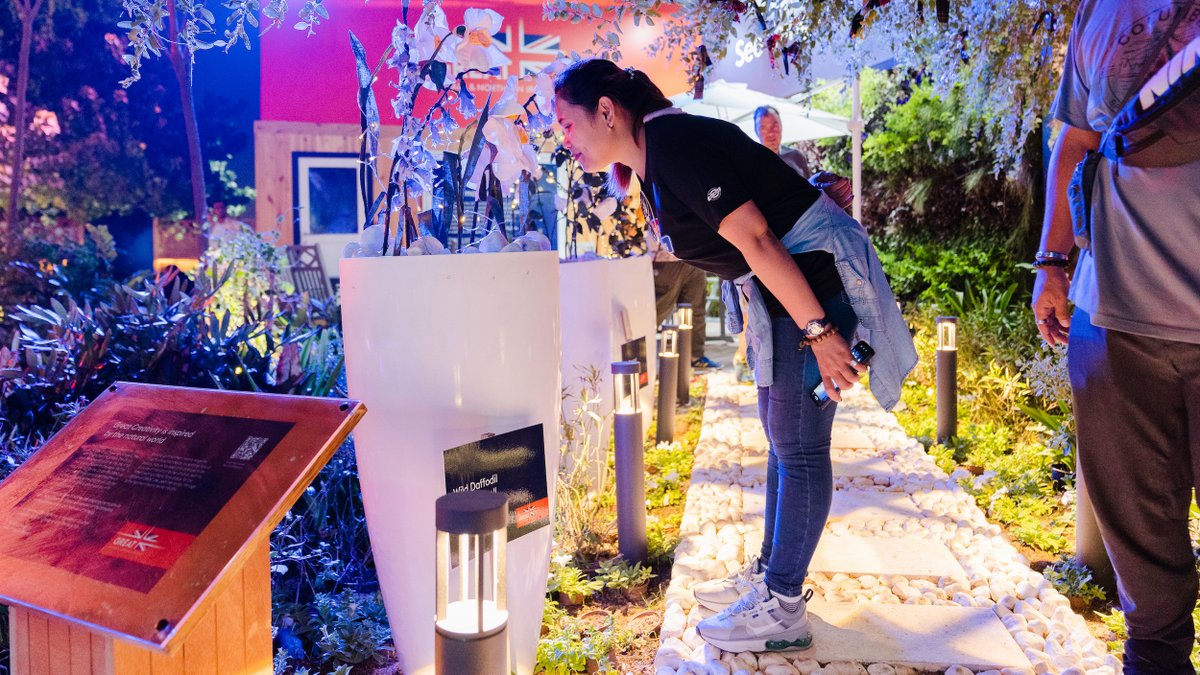 GREATBritain's tweet photo. As a child growing up in Kent, @jomalonecbe would make her own perfumes with flowers from the garden. 

Today, she had created a scented experience in to tell the stories of the 🇬🇧 and showcase our #GREATCreativity. Thank you Jo!

📍 Visit The Garden of GREAT
📅 Until 18 Dec https://t.co/2MRjDQJibc