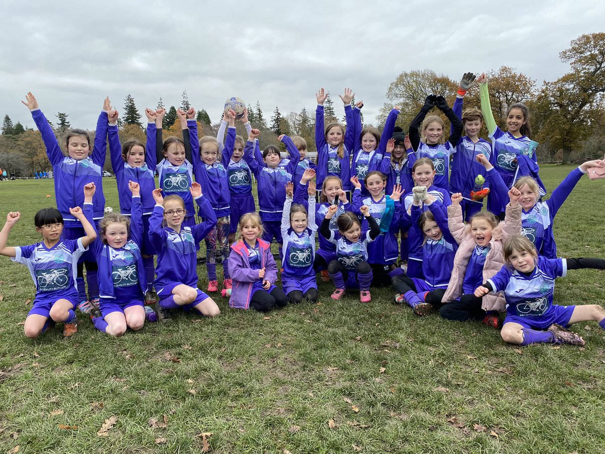 Laura_Paul_'s tweet photo. Chluich na nigheanan uabhasach math an-diugh aig fèis ball coise SFA aig Bught Park. Tha sinn cho moiteil às mar a tha iad uile a’ tighinn air adhart! @GilliesMairi @ScotFANorth @BSGInbhirNis https://t.co/DjHi6D4JnO