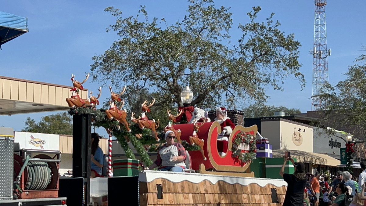 NorthPoleOffcl's tweet photo. The Mrs. And I really enjoyed riding in the Winter Garden Christmas Parade this morning. Thankful for my air conditioned suit! https://t.co/lPmymKSRty