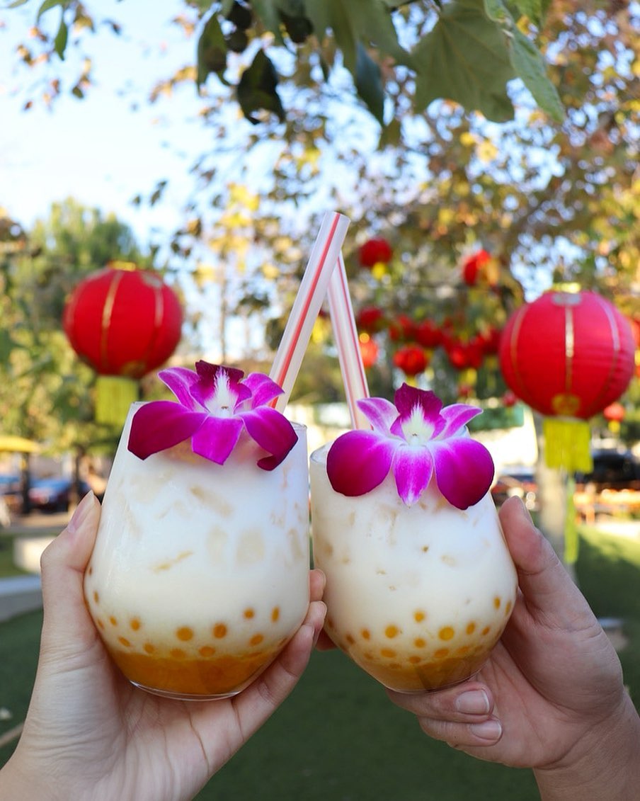 visitanaheim's tweet photo. Do you know what pairs great with the weekend? Boba Cocktails from 18 Folds. 🙌

IG 📸: 18foldsinc 
📍: @packingdistrict https://t.co/XOi3TuEQ3b