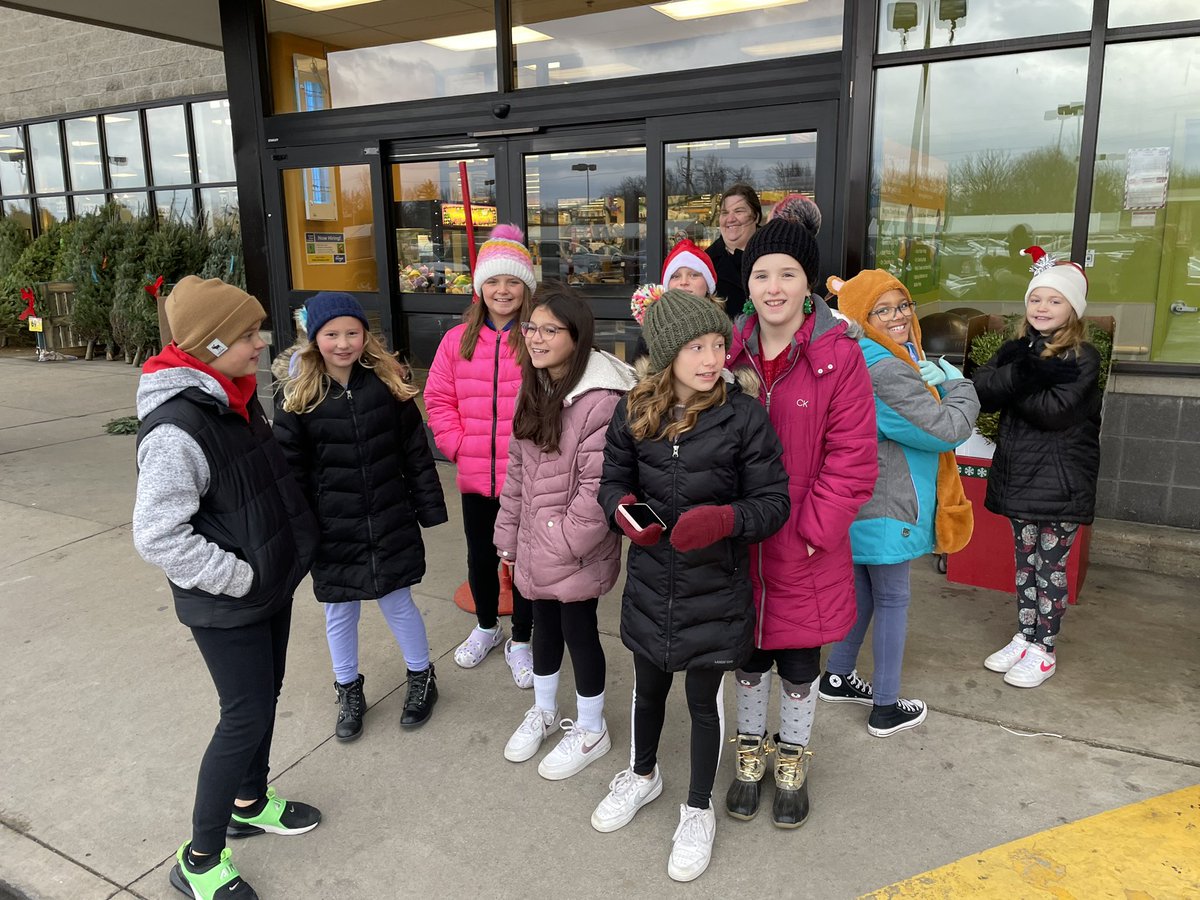 MrsGurney4's tweet photo. Proud of these Lighthouse Leaders for using part of their weekend to give back to their community ❤️ #GSDpride #PeaceLoveParsons https://t.co/KdverRStrF