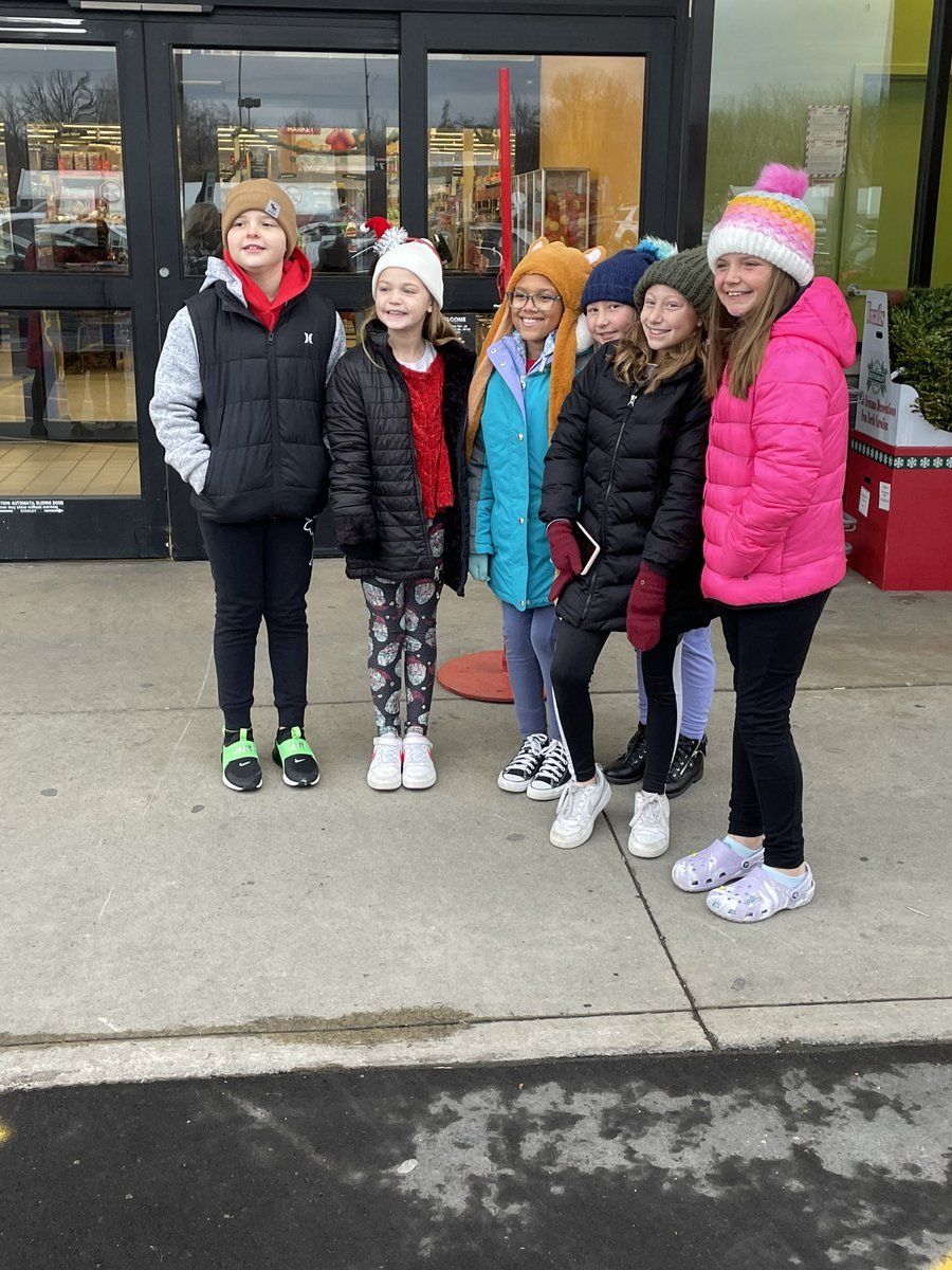 MrsGurney4's tweet photo. Proud of these Lighthouse Leaders for using part of their weekend to give back to their community ❤️ #GSDpride #PeaceLoveParsons https://t.co/KdverRStrF