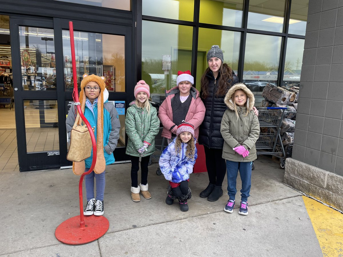 MrsGurney4's tweet photo. Proud of these Lighthouse Leaders for using part of their weekend to give back to their community ❤️ #GSDpride #PeaceLoveParsons https://t.co/KdverRStrF