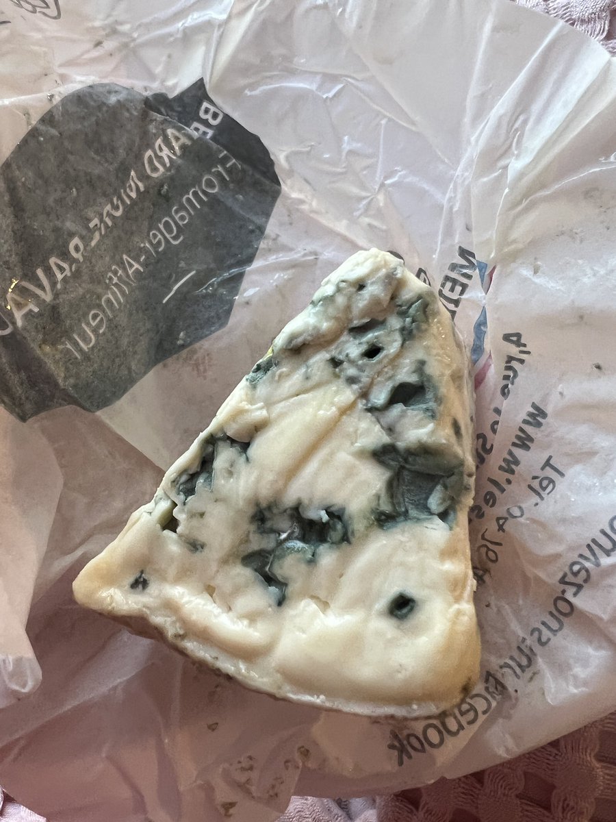 ExAvocatine's tweet photo. Jour 3 : Bleu de Laqueuille

C’est une diablerie.
Littéralement le meilleur fromage que j’ai mangé de ma vie. 

MANDIEU https://t.co/enZPhDWO92