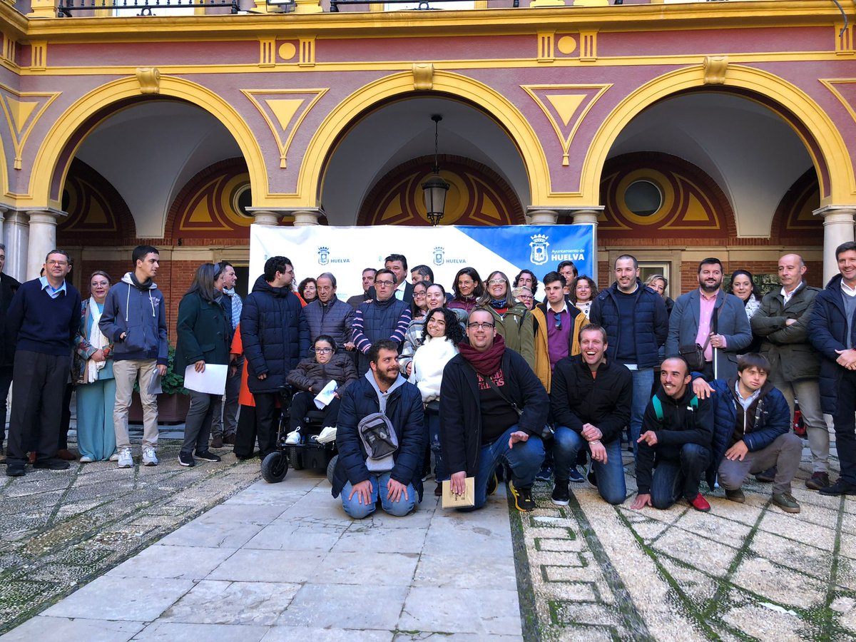 FEAFESHUELVA's tweet photo. Con motivo del #DiaInternacionalDeLasPersonasConDiscapacidad, #FEAFES #Huelva ha participado en la lectura del #Manifiesto sobre la #Discapacidad, celebrado en el @AytoHuelva. Gracias al Ayuntamiento por su implicación y ayuda al colectivo.💚
#asociacionismo #ong #TercerSector https://t.co/8ECO1JvY34