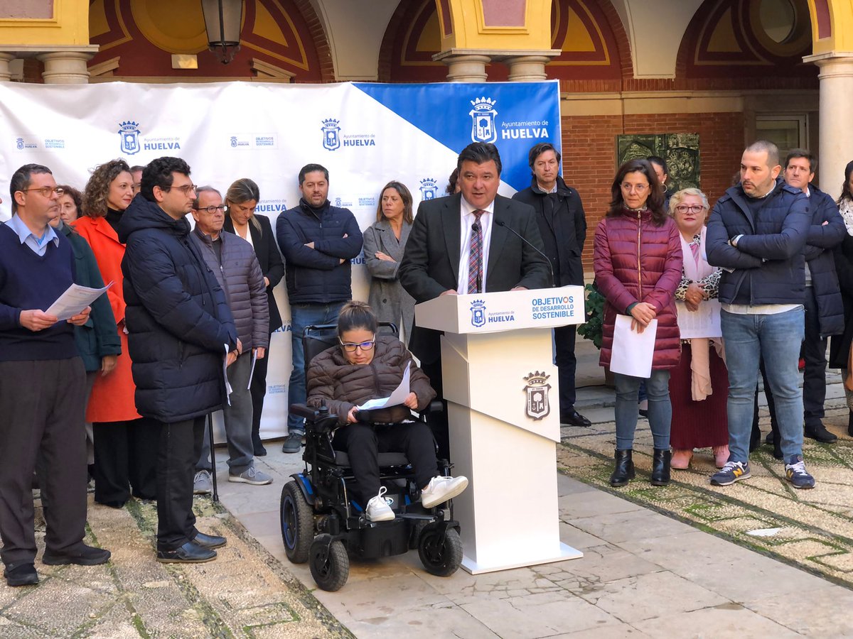 Con motivo del  #DiaInternacionalDeLasPersonasConDiscapacidad, #FEAFES #Huelva ha participado en la lectura del #Manifiesto sobre la #Discapacidad, celebrado en el <a href="/AytoHuelva/">Ayuntamiento Huelva</a>. Gracias al Ayuntamiento por su implicación y ayuda al colectivo.💚

#asociacionismo #ong #TercerSector