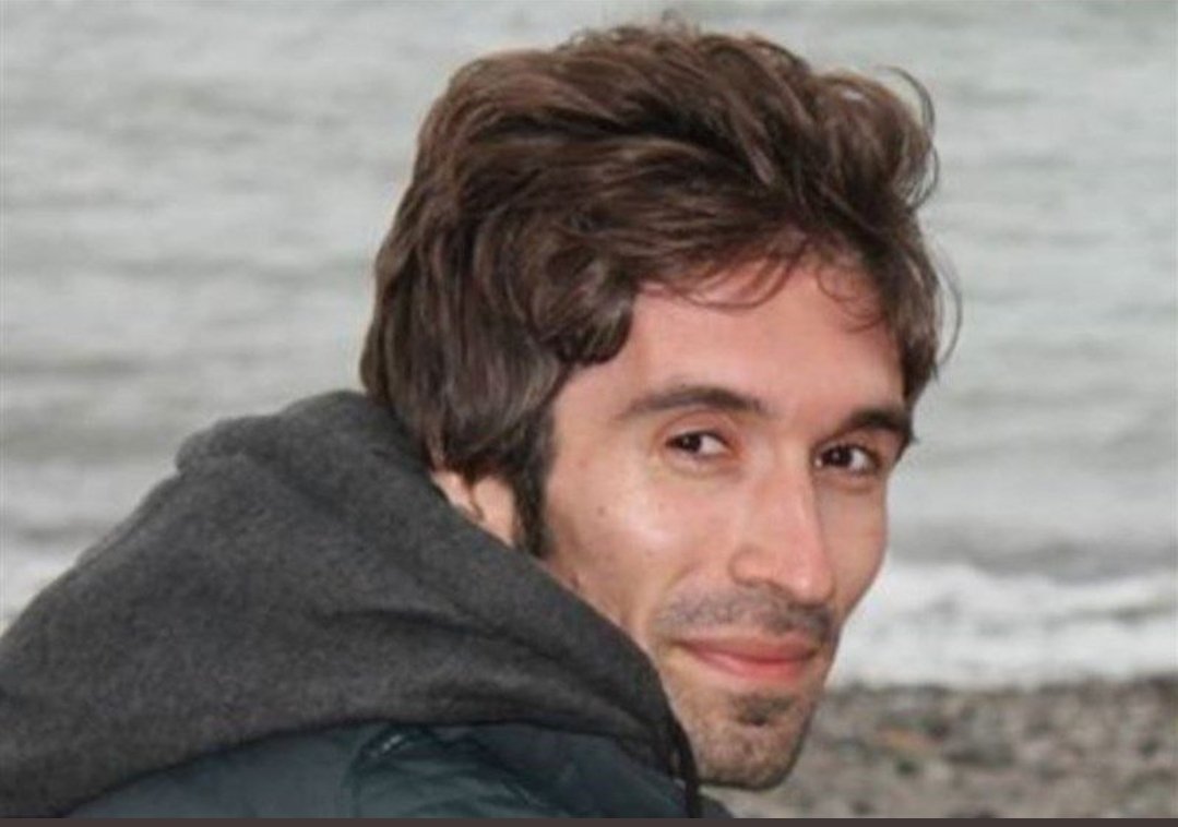 انسان بر انسان 
حکومتش باطل است.
هیچ انسانی حق سلطه بر دیگری را ندارد.
#FreeArash 
#آرش_صادقی 
#ArashSadeghi