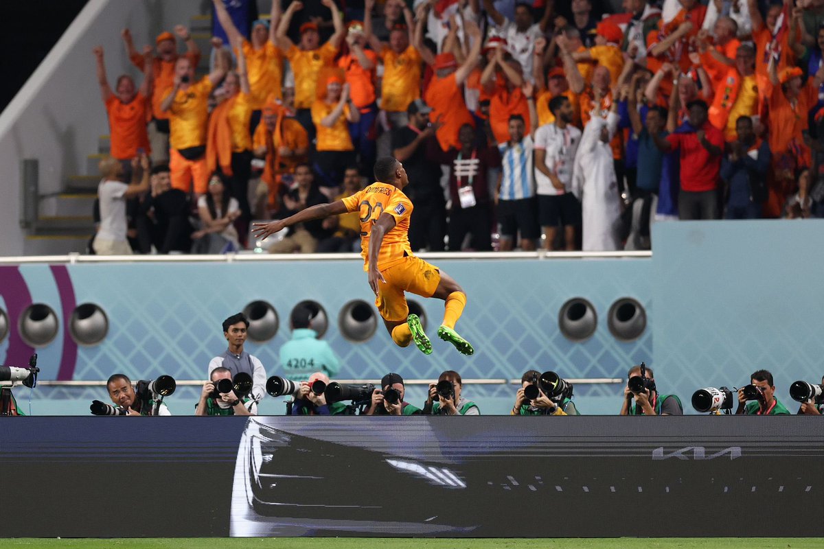 Denzel Dumfries tweet media