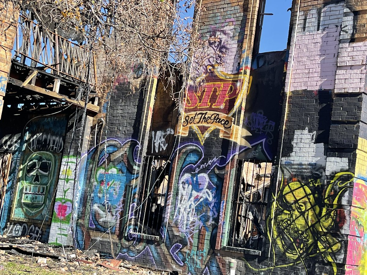 breecartier1's tweet photo. Interesting artwork. Took a drive to clear my head and saw this https://t.co/Lk0jZu4UJM