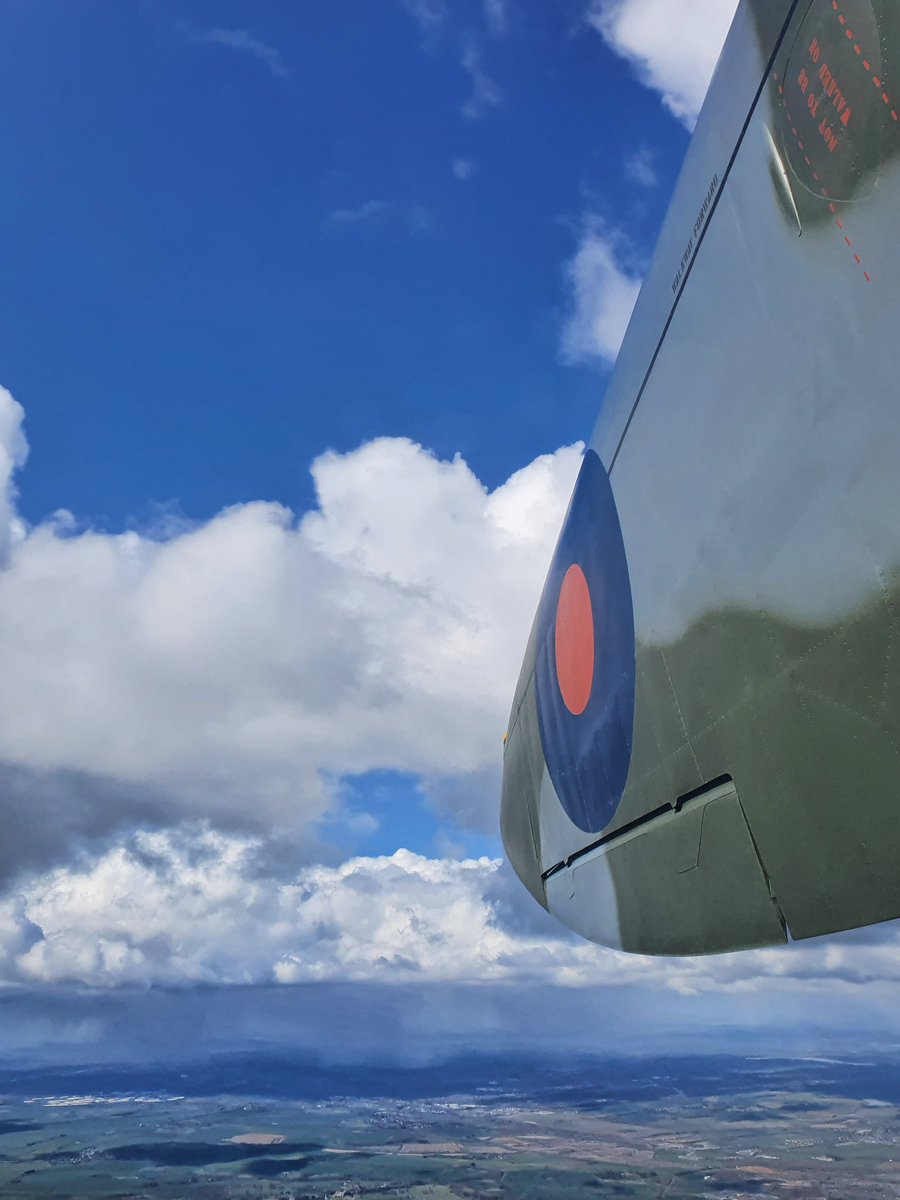 Going up!
.
.
.

#spitfire #goingballistic #updiddlyup #warbird #aerobatics #flying #wingtipview #wingview #pilot #warbirds #avgeek #aviation