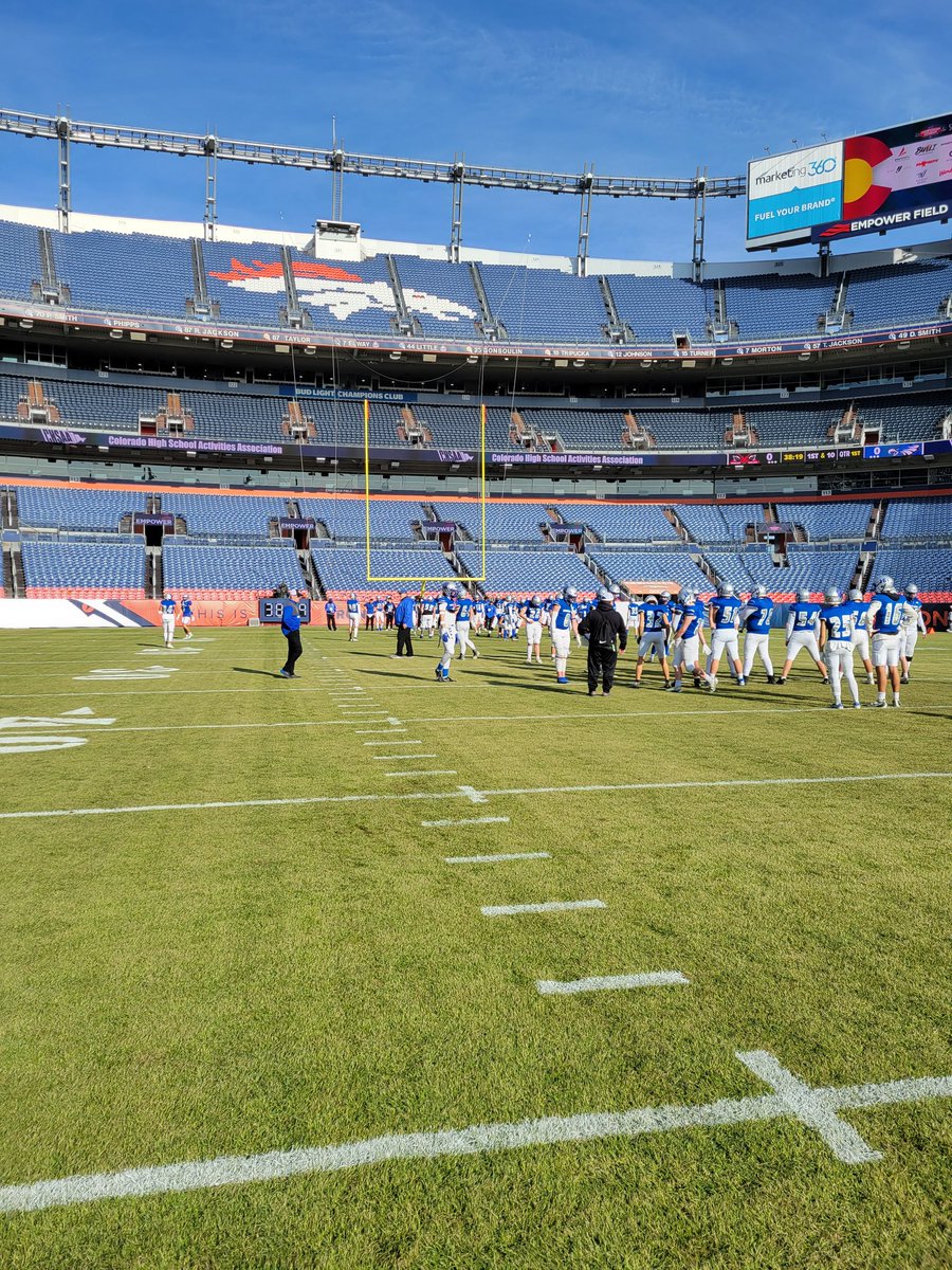 crazysportgirl1's tweet photo. It's championship Saturday! Follow along for updates on the 4A state title game between No. 2 @BroomfieldEagl1 and No. 4 Loveland, starting at 11 a.m. @CHSAA @BoCoPreps https://t.co/OSKsjqPOl8