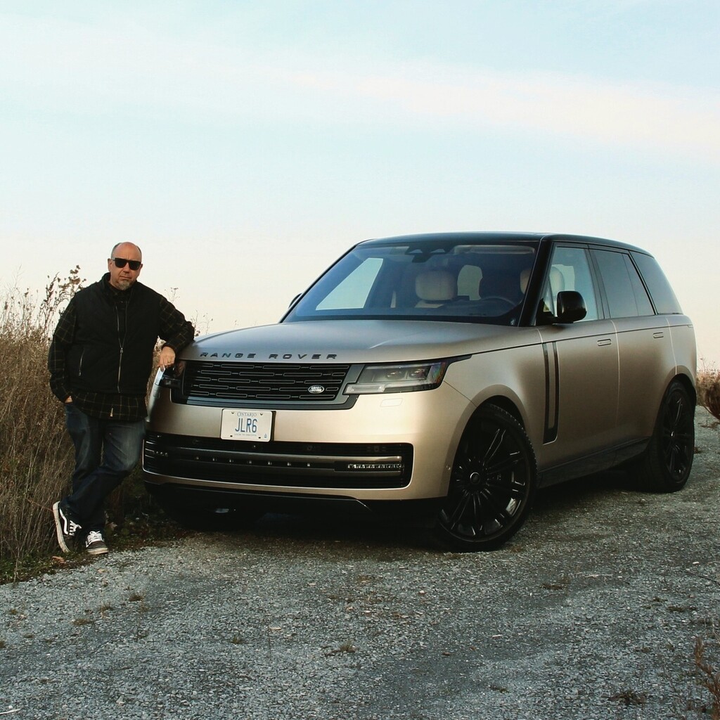 brianmakse's tweet photo. The all new Range Rover is here. It’s got massive presence and power. The episode is now live on the YouTubes, link in my bio.
#newrangerover
#2022rangerover
#rangeroverp530
#luxury
#cars
#discovery
#landrover
#rangerover
#rangeroversport
#evoq… https://t.co/A3JotXBLrS https://t.co/YlgW2Glbh4