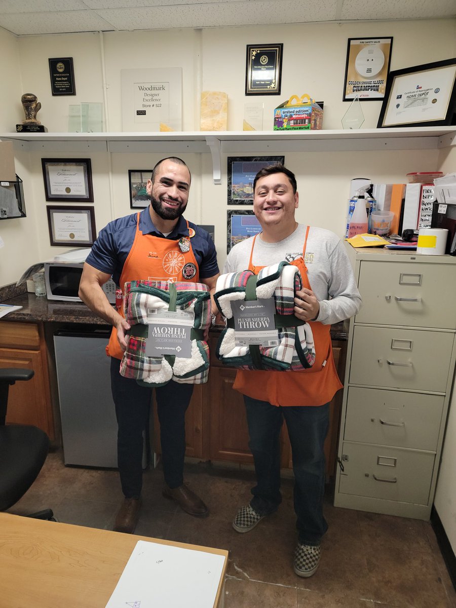 Passing out Christmas Blankets to our associates, spreading holiday cheer!🎅🎅🌲🌲Jaime and Dom are happy they got matching blankets 🤍