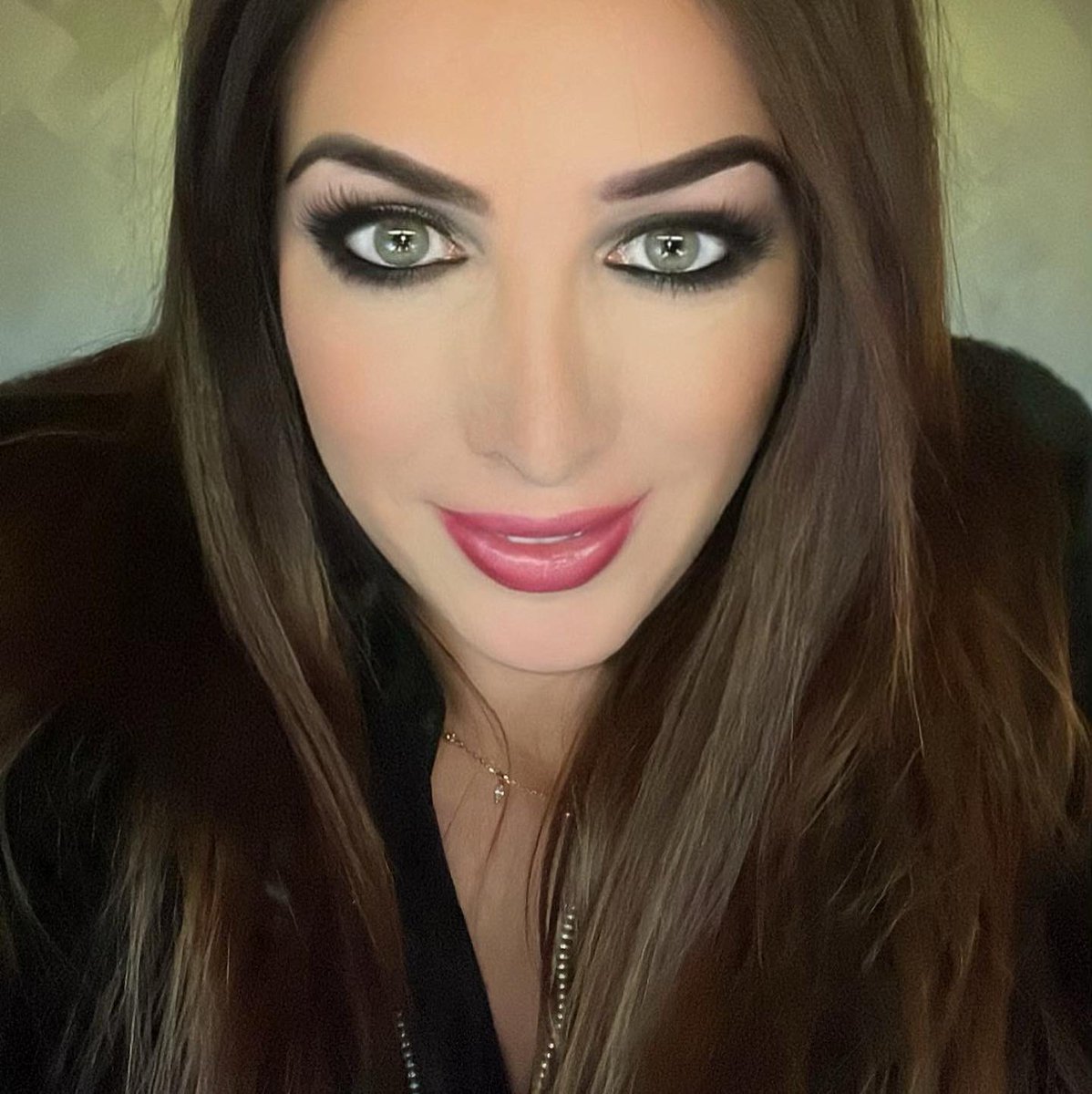 𝐼 𝑠ℎ𝑢𝑡 𝑚𝑦 𝑒𝑦𝑒𝑠 𝑖𝑛 𝑜𝑟𝑑𝑒𝑟 𝑡𝑜 𝑠𝑒𝑒. 🖤👀💚

#greeneyes #star #dreams #love #friends #work #goodvibes #eyes #light #heart #girl #girls #italia #italiangirl #sport