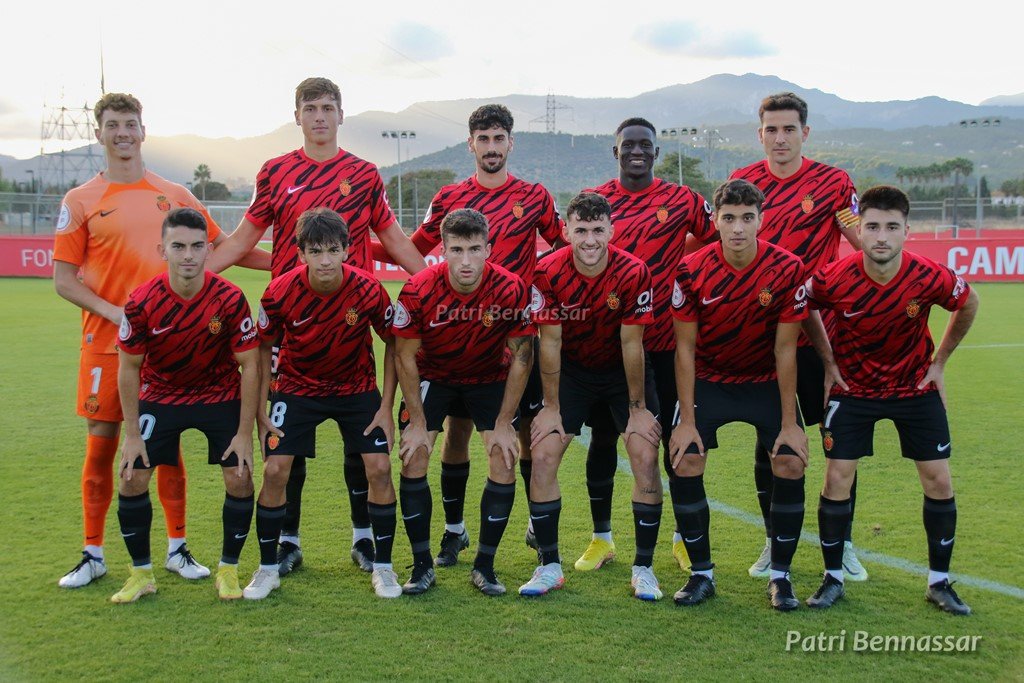 testimmallorca's tweet photo. Avui a les 12.00h juga el @RCD_Mallorca B¡¡ 

El filial visita al @TerrassaFC vuitè classificat del grup. 

Els joves mallorquinistes cerquen puntuar i seguiran lluitant per sortir de la zona perillosa. 

Endavant al.lots¡¡ 👊👊❤️🖤 https://t.co/t1xJaJdekZ