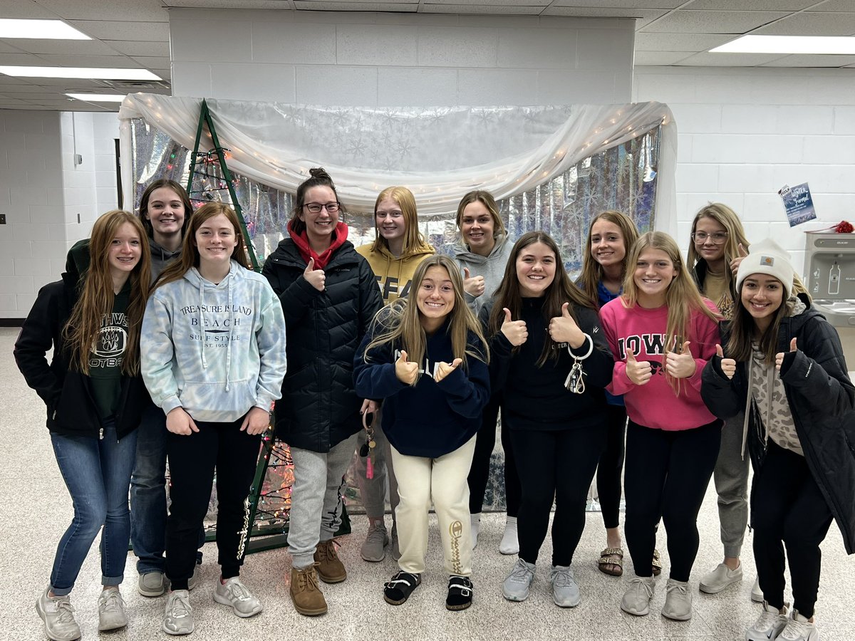 clarinda_fccla's tweet photo. FCCLA set up for Winter Formal bright and early! See you tonight. Enter through Activities Entrance, doors open at 8PM! $5 and a canned food item per person! @CCSDCards https://t.co/4MJImQY2qY