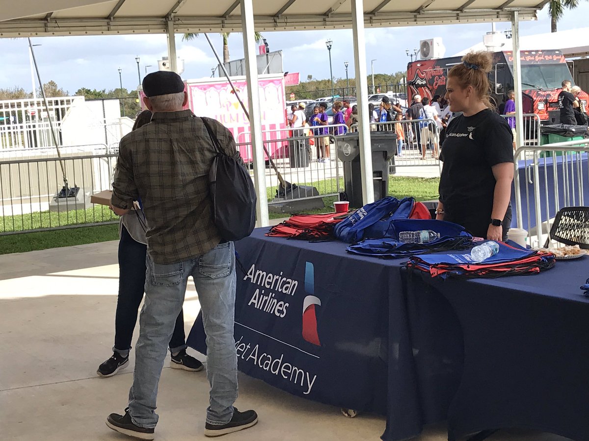 FLLFlyer's tweet photo. It’s a busy day @CityofMiramar’s #AviationExpo2022 & there’s a lot of positive energy taking flight as #plane geeks & future #skyexplorers visit the exhibits to learn more about the #aviation industry. Shout out from #FLL to @AmericanAir @usairforce @uscoastguard & others here. https://t.co/ySlw9F81BJ