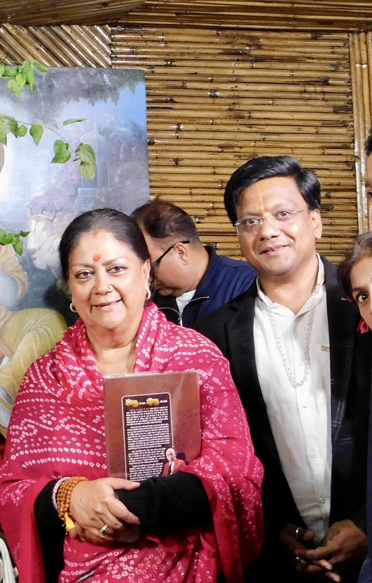 AstrologerABM's tweet photo. मुख्यमंत्री वसुन्धरा राजे सिंधिया जी, राजस्थान की 2 बार मुख्यमंत्री रही श्री मति वसुन्धरा राजे सिंधिया जी भेंट हुई.
https://t.co/EVuDkA8izn #bjpludhiana #ludhiana #punjabbjp #bjppunjab #bjprajsthan #bjpindia #Modi #ludhianapunjab #punjableader #astrologer #bestastrologer https://t.co/Ch0EmPRbB3