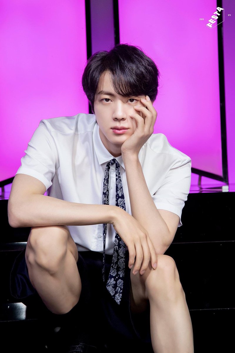 gitae_su's tweet photo. Happy birthday Jin day 🎂💜 https://t.co/0FIgAlt0WG