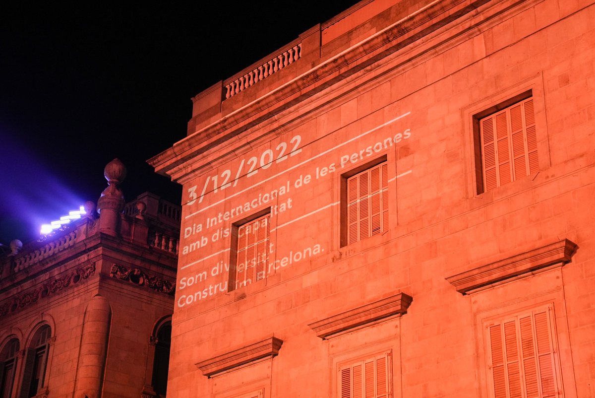 bcn_ajuntament's tweet image. 🧡 Reivindiquem el lideratge de les persones amb discapacitat a la nostra ciutat i treballem per garantir la seva inclusió.

🟠 Avui il·luminem la façana de l'Ajuntament de color taronja per commemorar el Dia Internacional de les Persones amb Discapacitat.

#DIPD2022
