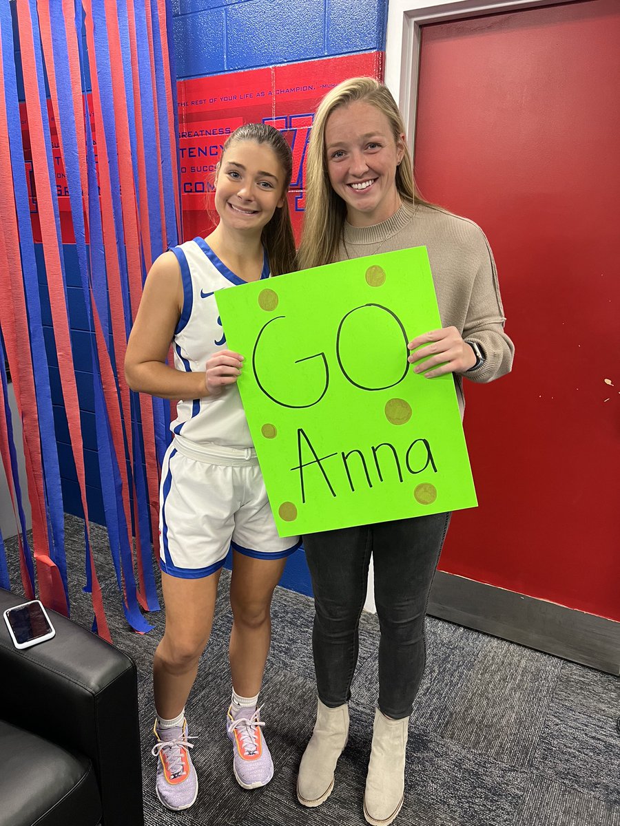 alex_carroll33's tweet photo. full circle 🤝🤯. Fun getting to support AT like she did for me when I was in hs. Grateful to be her coach in multiple sports. Happy 🏀 senior night @AnnaTowry! I am so proud of you! https://t.co/2Yy2YyXChB
