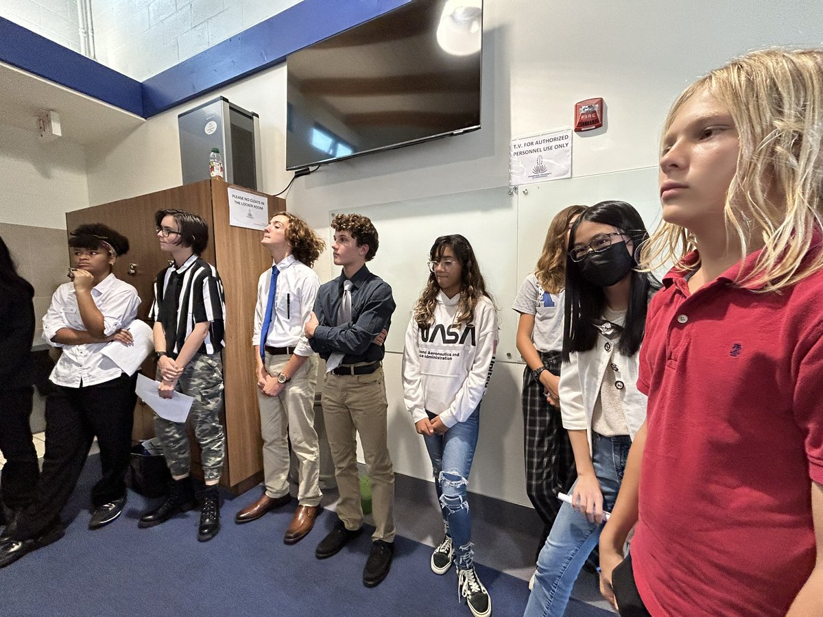 AliamanuMiddle's tweet image. Thank Coach Bovaird of Chaminade Basketball for giving our students a learning opportunity they will never forget. Another amazing opportunity to work on their Charisma, Poise under pressure, Confidence, and Eye Contact. Thank you for this unforgettable experience. Go Panthers.